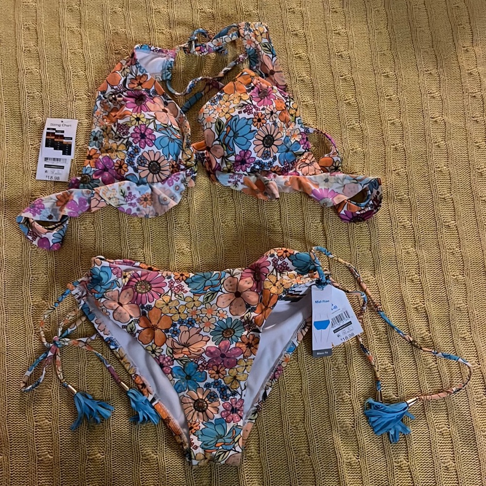 BRAND NEW BIKINI WITH TAGS SIZE S.